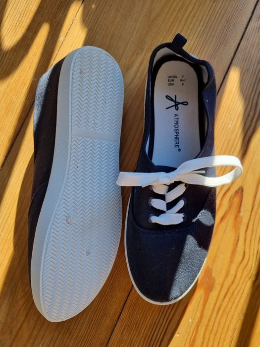 Ténis azuis escuros
