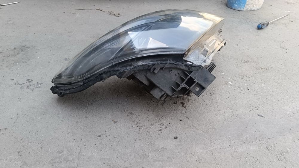 Продам правую  фару Ниссан тиана