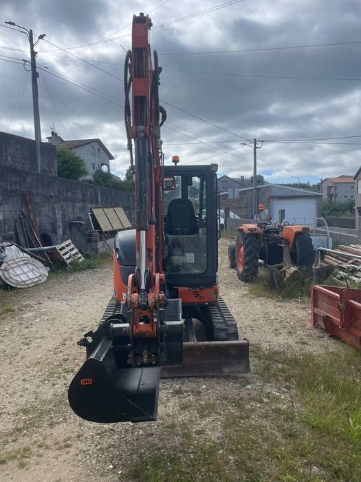Mini giratória Hitachi zx38