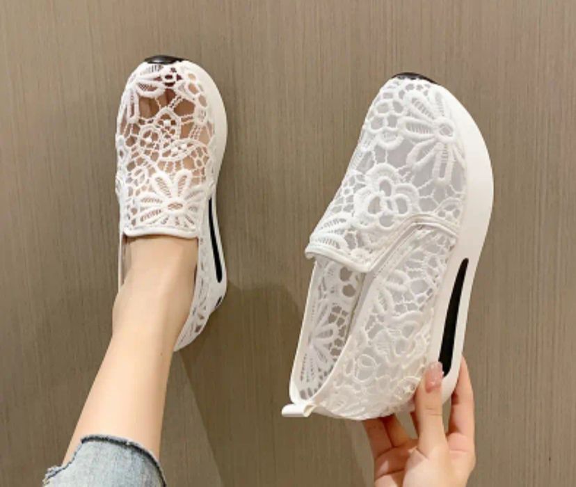 Стильні білі сліпони на платформі