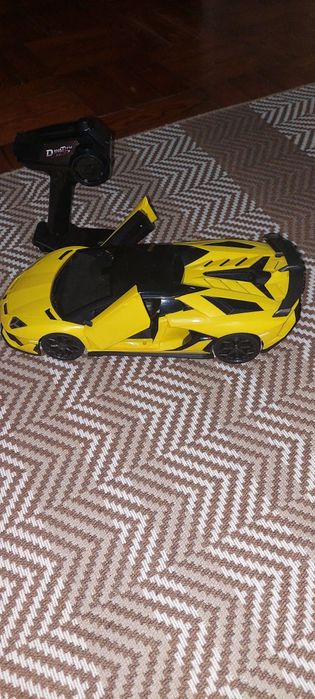 Carro lamborghini telecomandado criança
