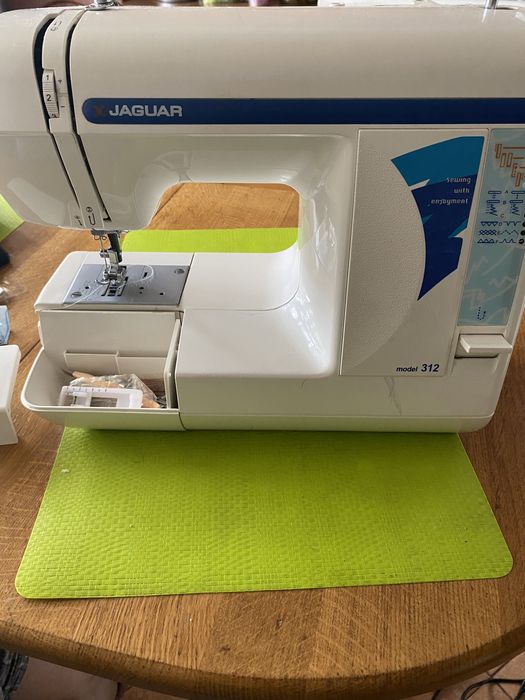 Швейна машинка ягуар