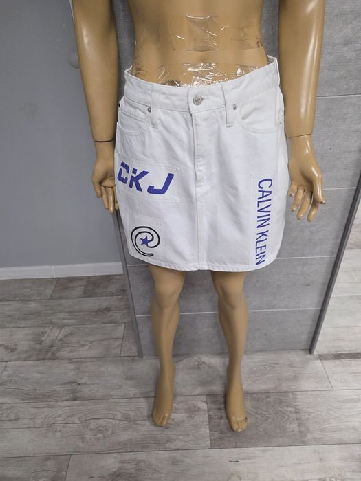 Calvin Klein biała spódnica jeansowa z napisami rozmiar 29