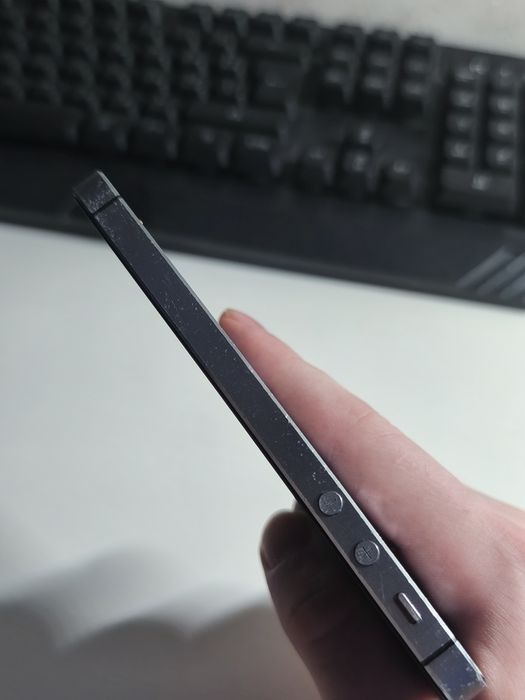 ОБМІНЯЮ iPhone 5s