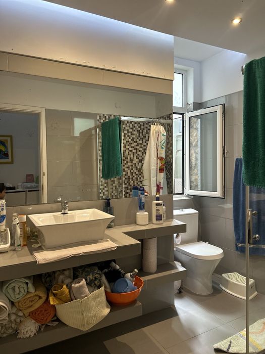 Quarto para arrendar no coração de Campo de Ourique