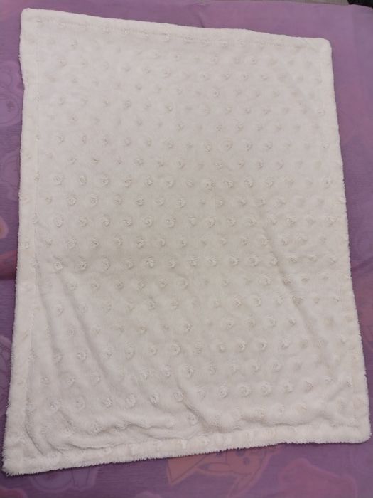 Kocyk niemowlęcy ecru śliczny miekki