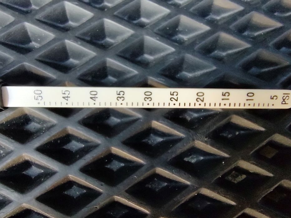 Продам пневматический, ручной прибор, для определения давления в шинах