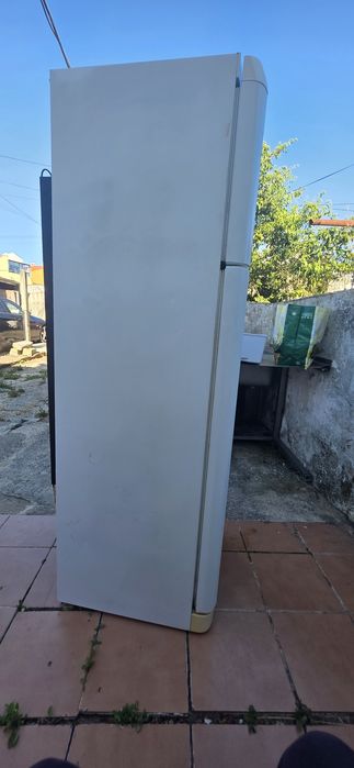 Frigorífico Indesit...Esta em bom estado  200€ negociável!