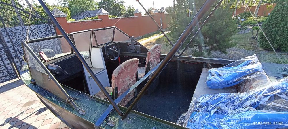 Продам човен з мотором і лафетом