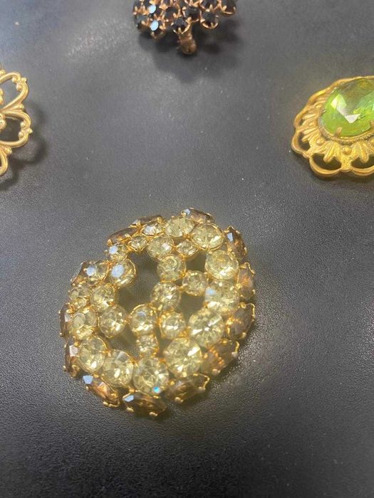 жіноча брошка біжутерія