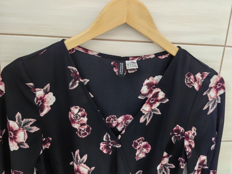 Czarny kombinezon w kwiaty H&M 36 34