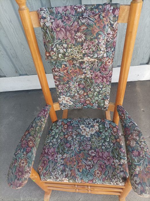 Fotel drewniany bujany