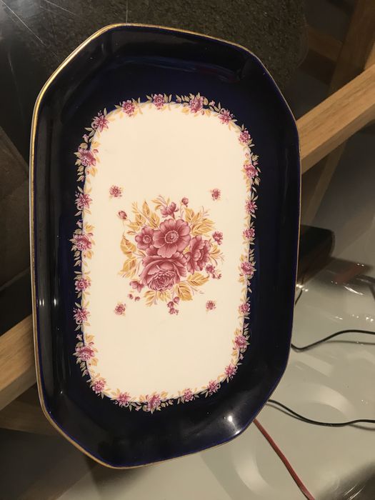 Louca antiga e de marca