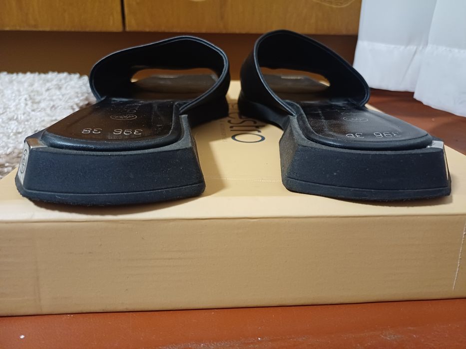 Кожані шльопанці