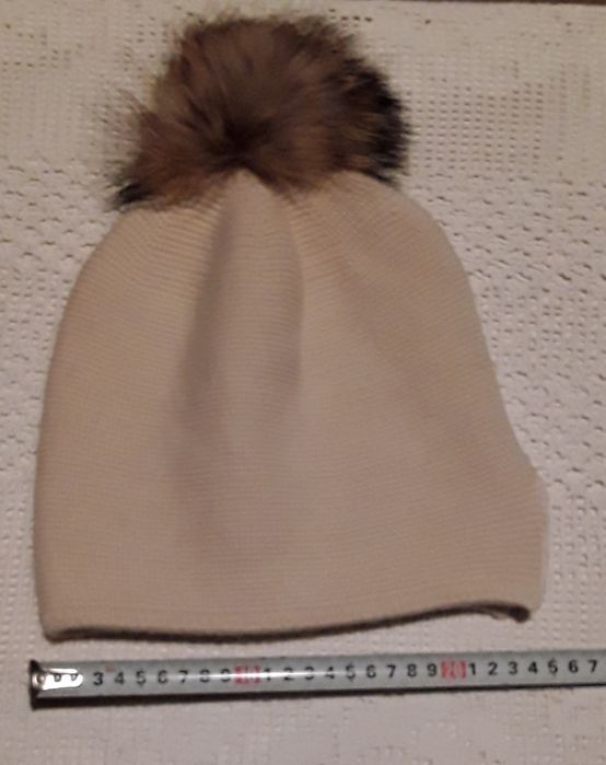 Gorro creme com pompom