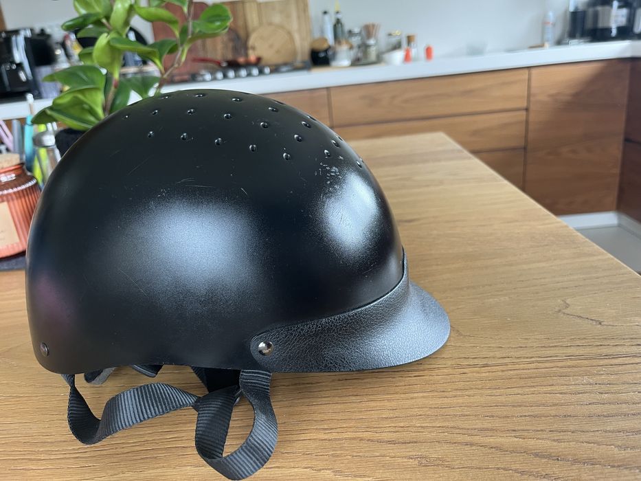 Toczek i spodnie do jazdy konnej