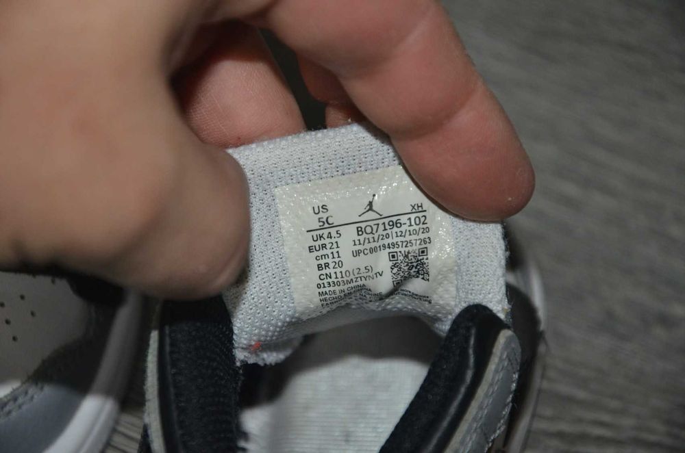 Продам кросівки Фірма JORDAN .