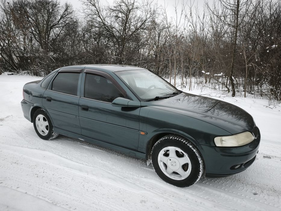 Опель Вектра В 2.0 бензин