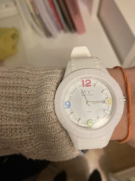 Relogio da One- varias braceletes