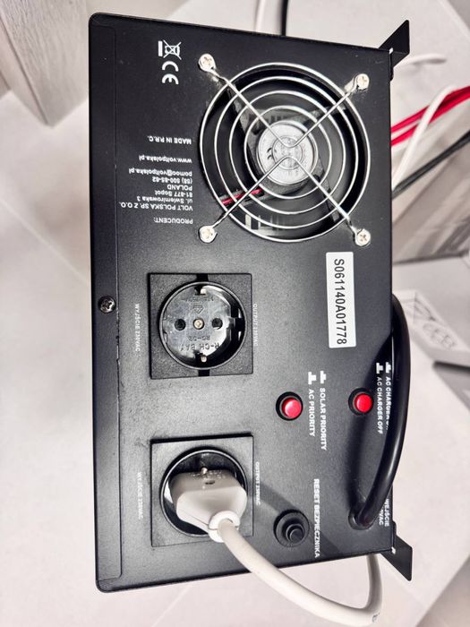 Гібридний ДБЖ/інвертор Volt Polska SINUS PRO 2500W 24/230V