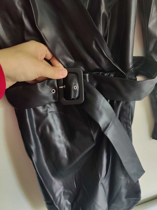 Vestido de manga comprida em pele sintética, tamanho S