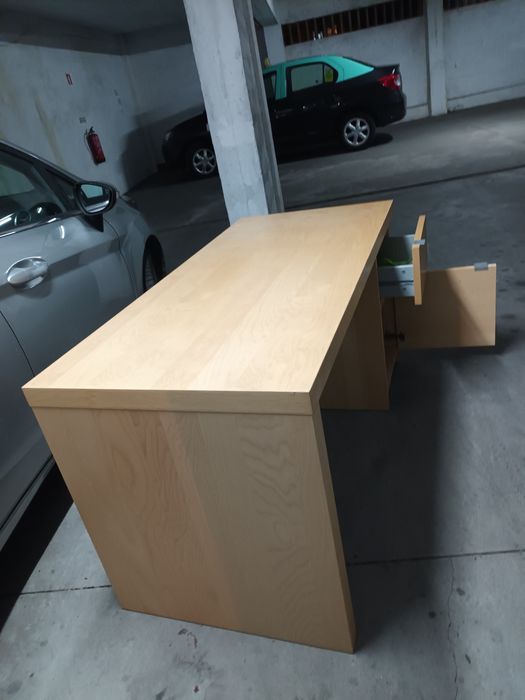 Secretária impecável