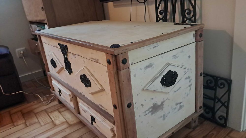 Arca de madeira recuperada