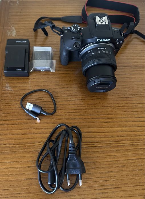 Kit Canon EOS R100 + RF-S 18-45mm