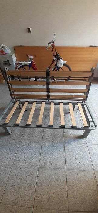 FUTON  EMSTRUTURA em muito bom estado