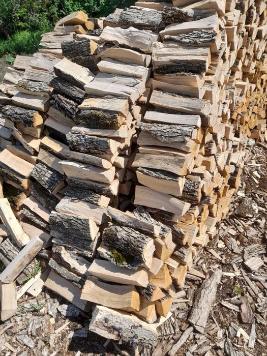 Дрова дуб,ясень,акація 3100 грн та сосна 2200 грн ,колоті. Доставка