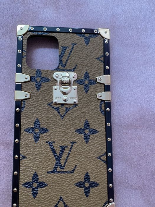 LV Capa iPhone 11 Pro - camel com letras pretas (nova)63825214535555121
