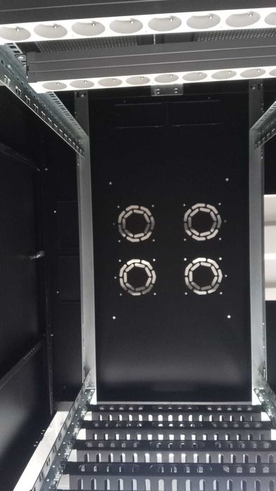 Szafa serwerowa 19" 42U 800x1000 DIGITUS + UPS APC Smart-UPS 5000