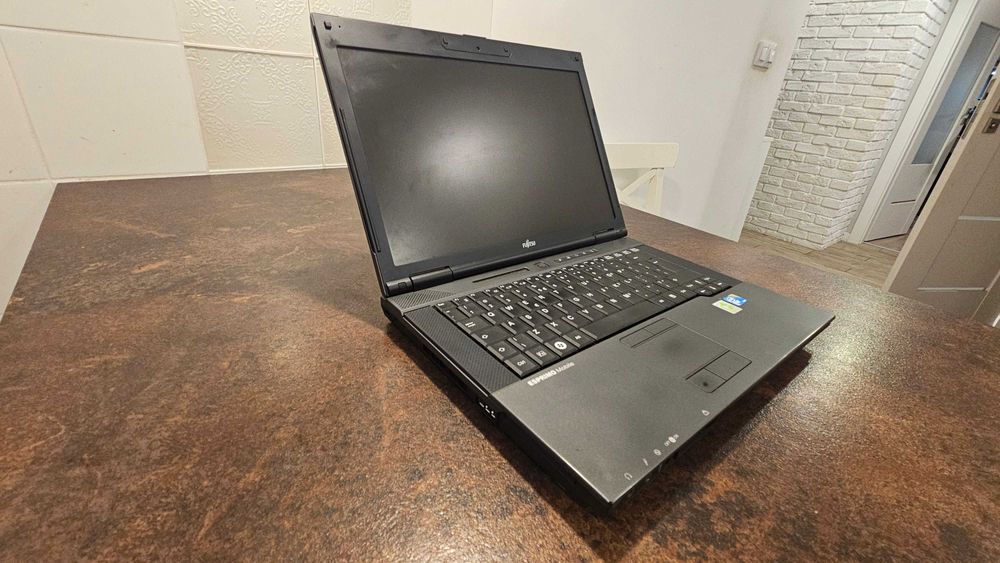 Fujitsu Esprimo M9410 14.1" C2D P8700 4GB SSD 120GB WIN10 PRO CD/DVD
