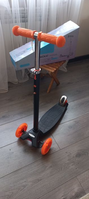 Дитячий самокат  MaxxPro Kids
