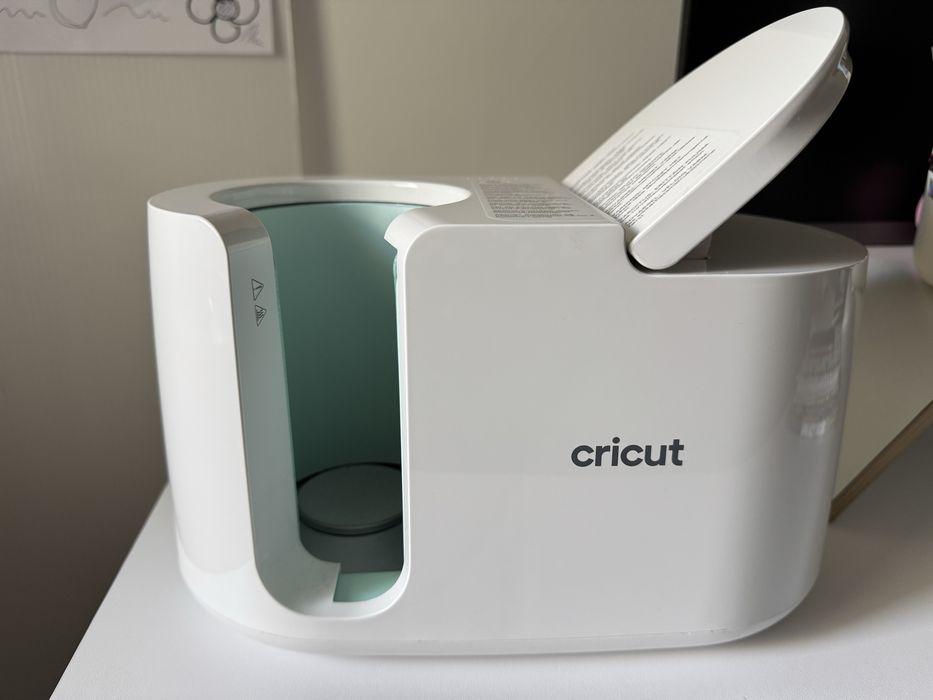 Cricut Mug Press + 5 canecas brancas