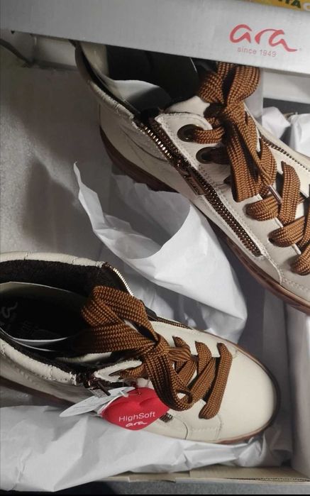 Botins em Pele, marca ARA, novos, com etiqueta, n*38