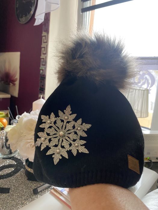 Czapka sniezynka  pieknie sie prezentuje