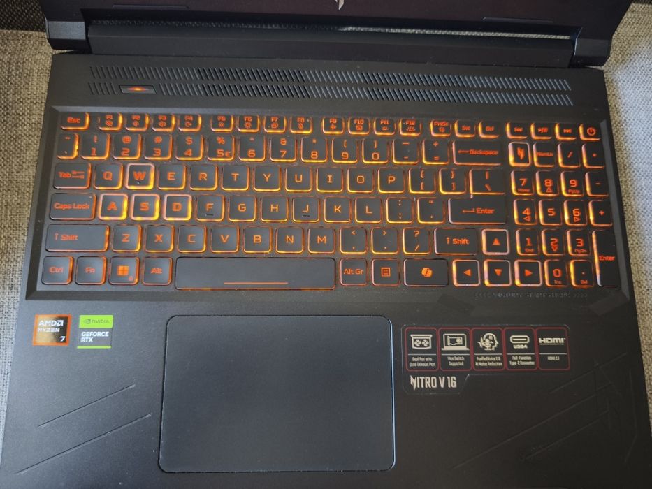 Sprzedam laptopa acer nitro v16