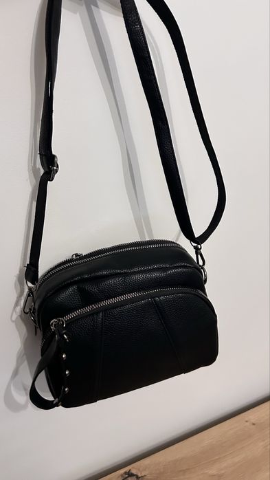 Czarna torebka damska na ramię