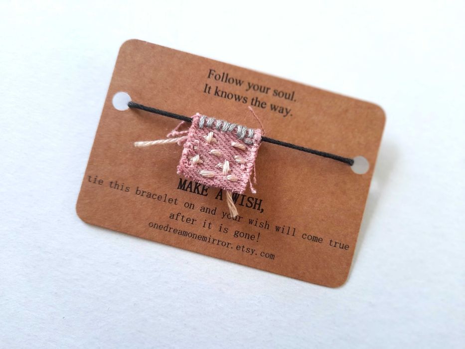 Pulseira de desejo com talismã bordado à mão Sashiko