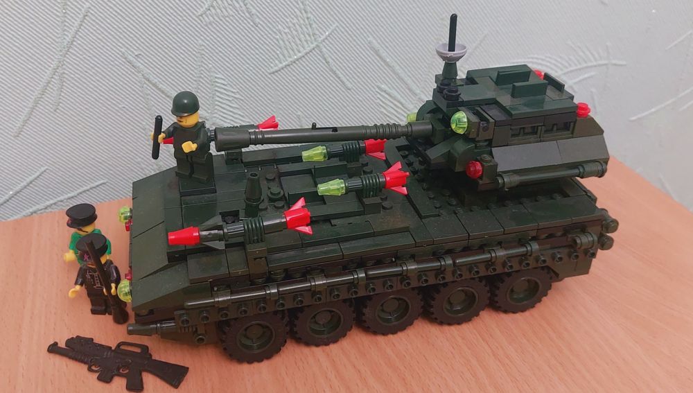 Конструктор лего танк
