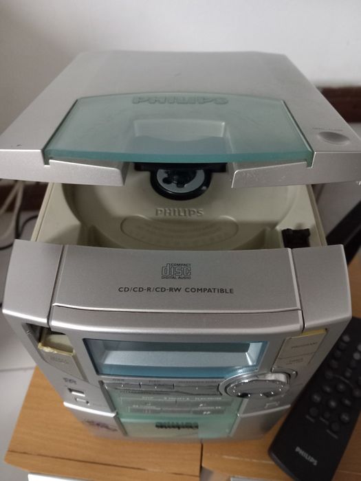 Aparelho de música Philips (Avariado) + 2 colunas Philips