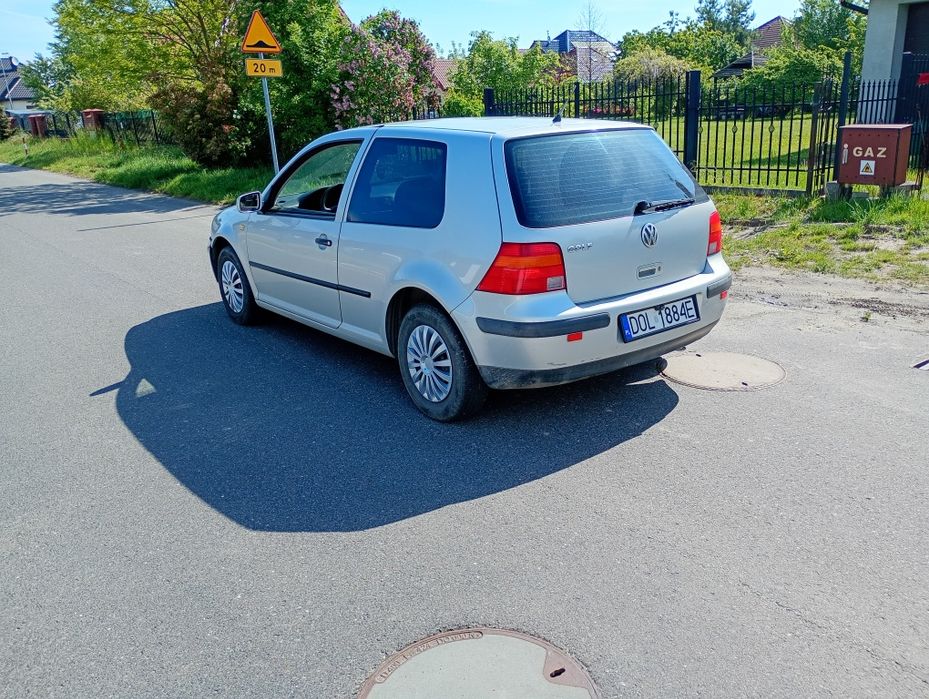 Volkswagen Golf*1,4 -16 V* sprawny