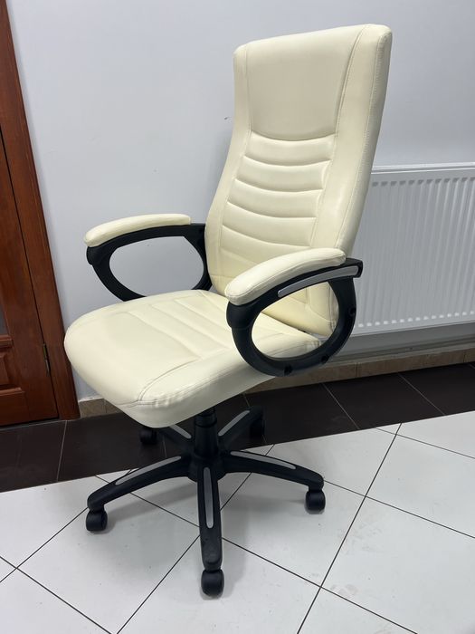 Крісло офісне Just Sit ZEUS – Бежевий