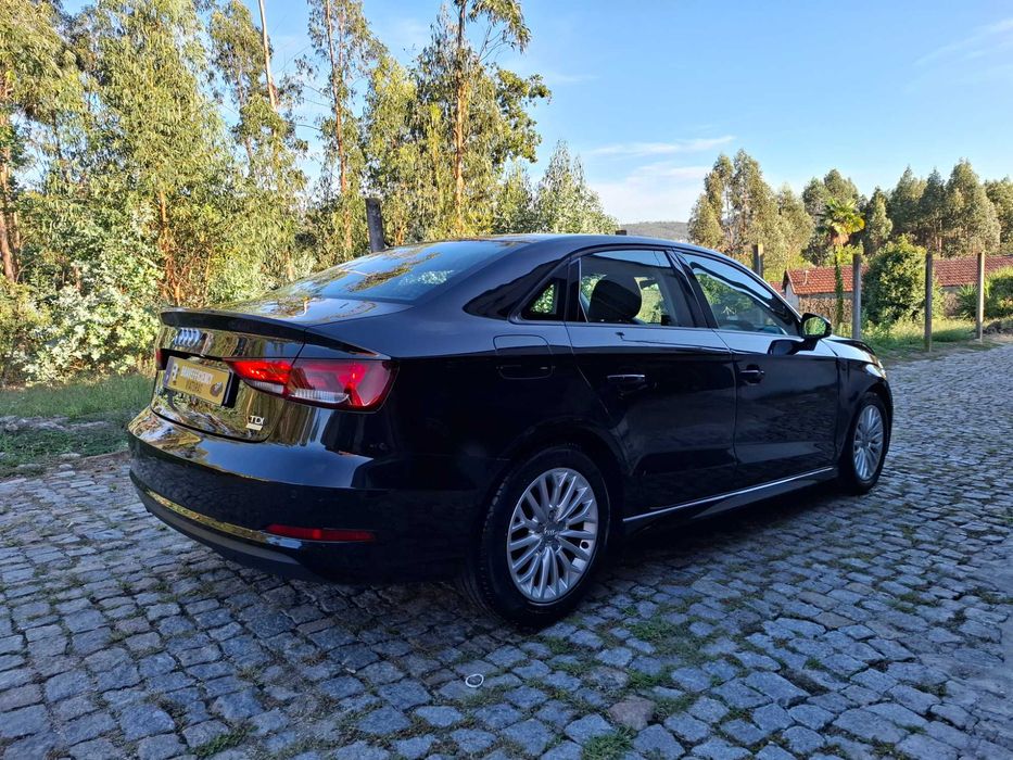 Audi A3 Limousine 1.6 TDI (110CV) Ultra Apenas 140 Mil Kms Nacional de 2015