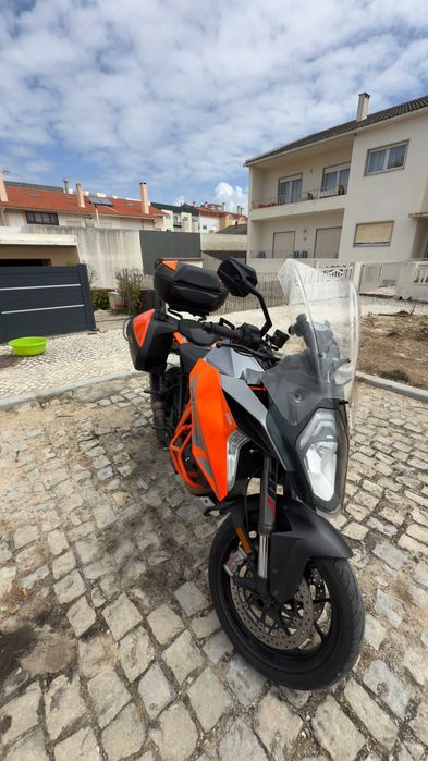 KTM SuperDuke 1290 GT (com malas)