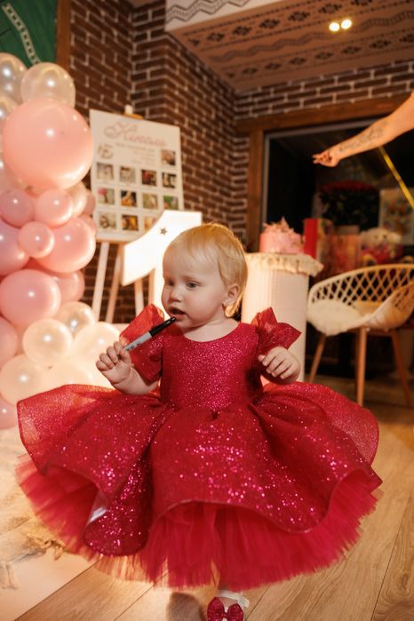 Продам платье , пинетки и повязку