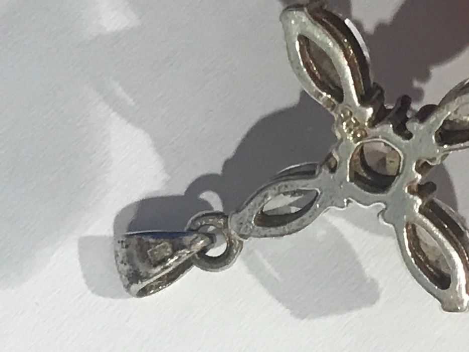 zawieszka krzyżyk srebro 925 cyrkonie