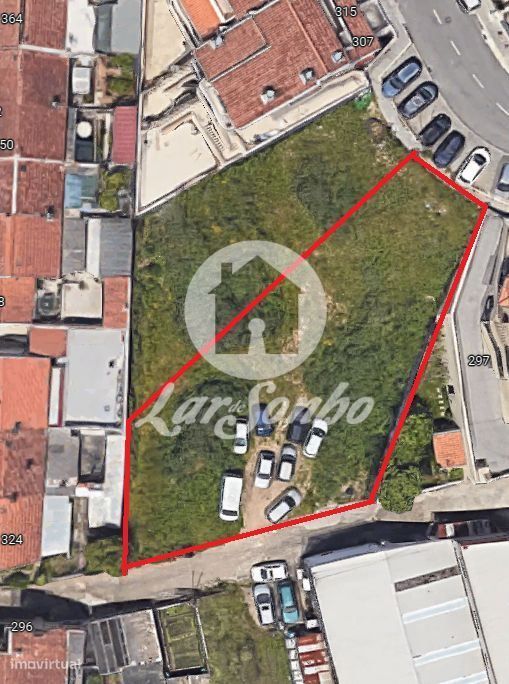 Terreno de 795m2, com viabilidade de construção de 2 moradias