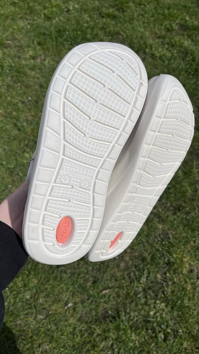 Пудрові жіночі крокси лайтрайд crocs literide barely pink